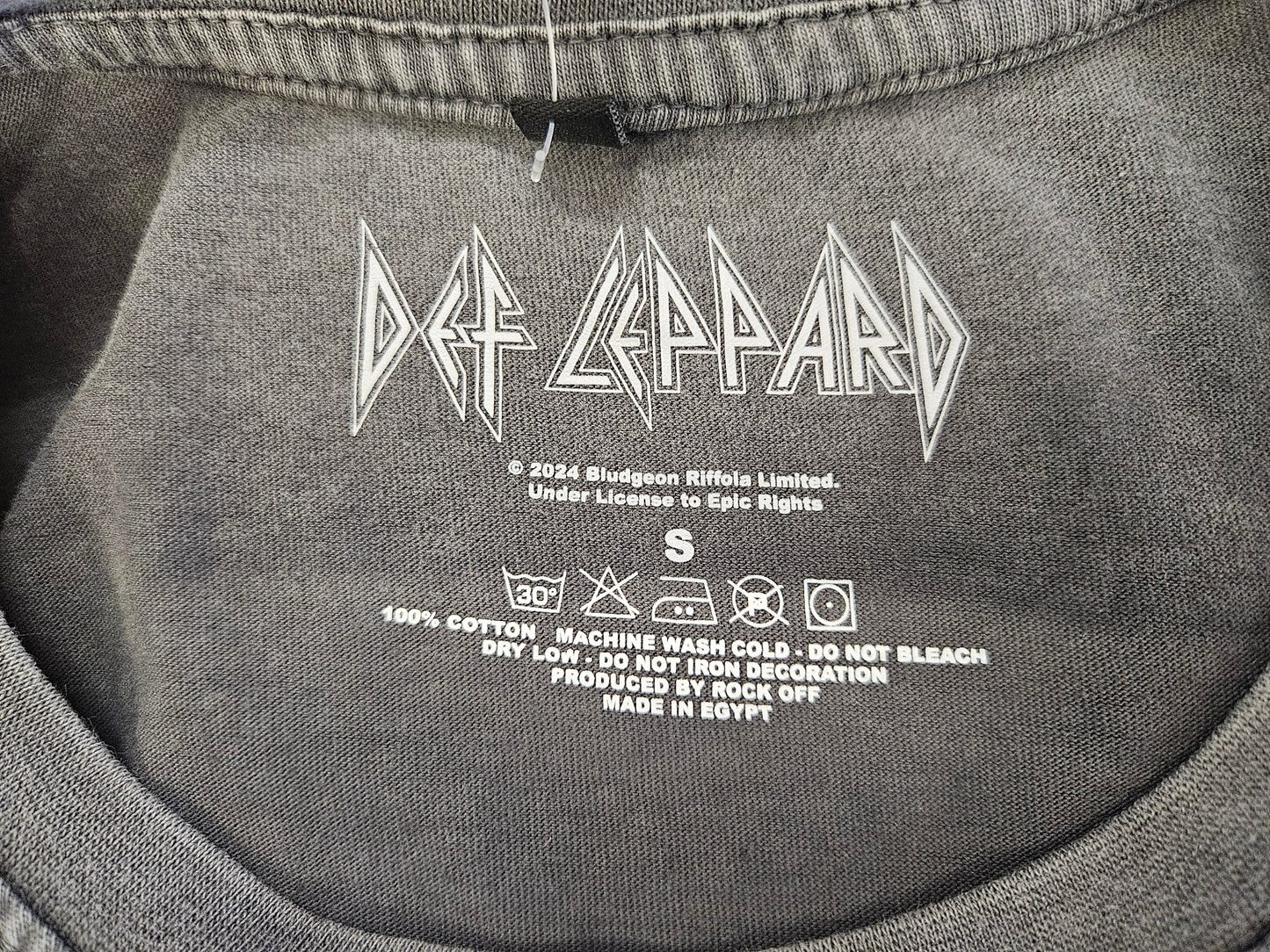 Def Leppard: Winged Skulls Acid Wash Tee