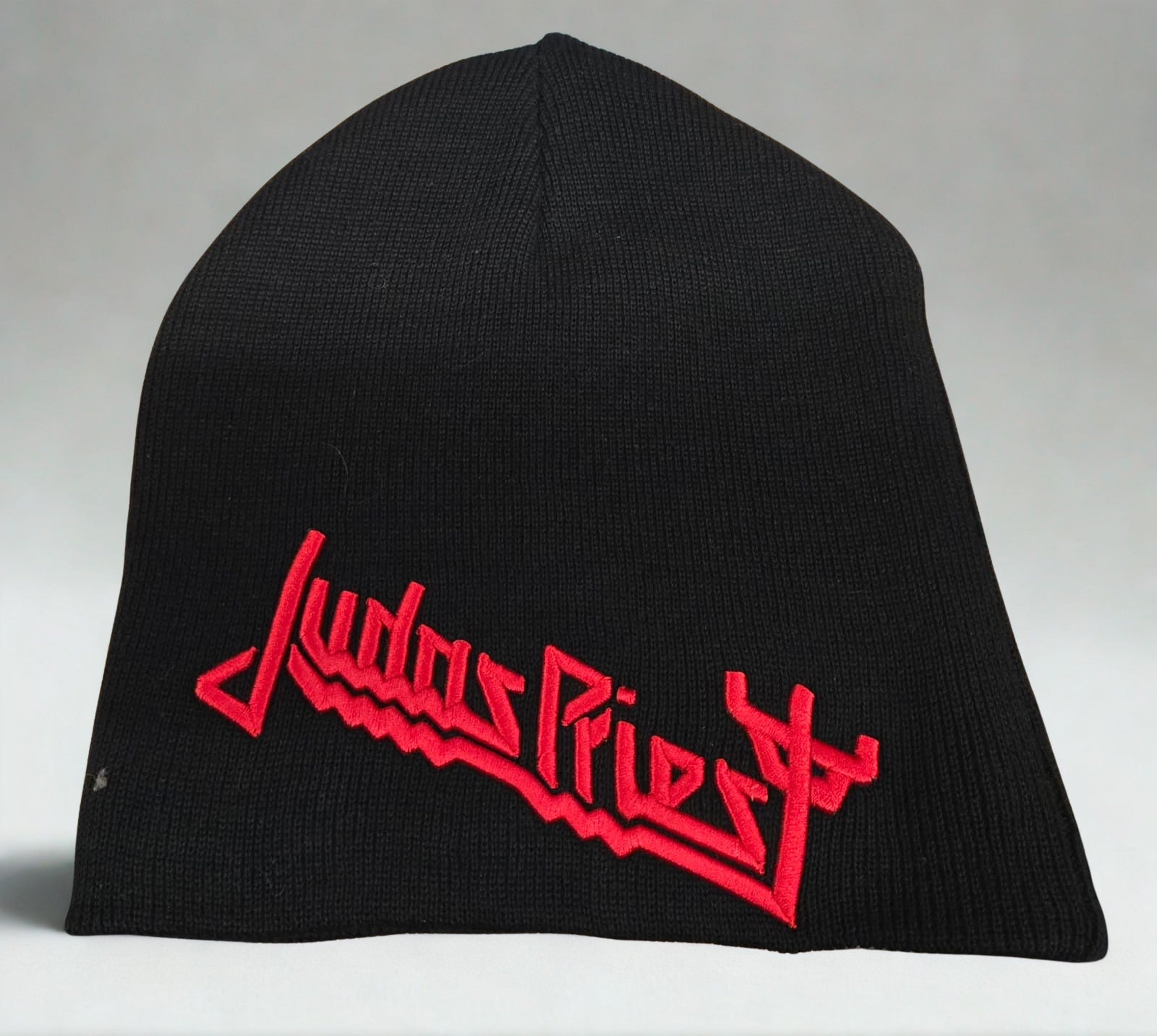 Black beanie with red 'Judas Priest' logo on a gray background