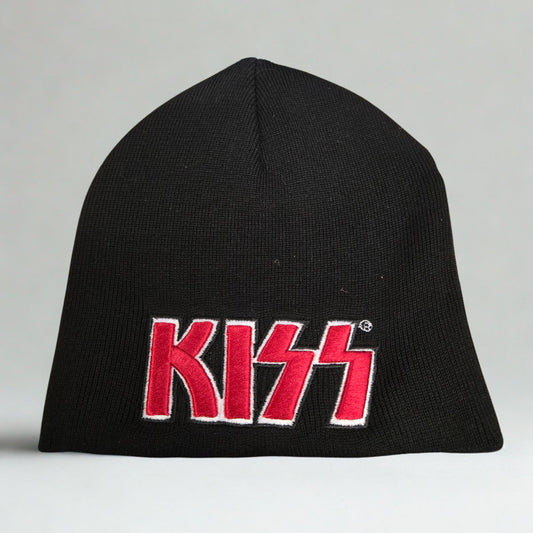Black beanie with 'KISS' logo on a gray background