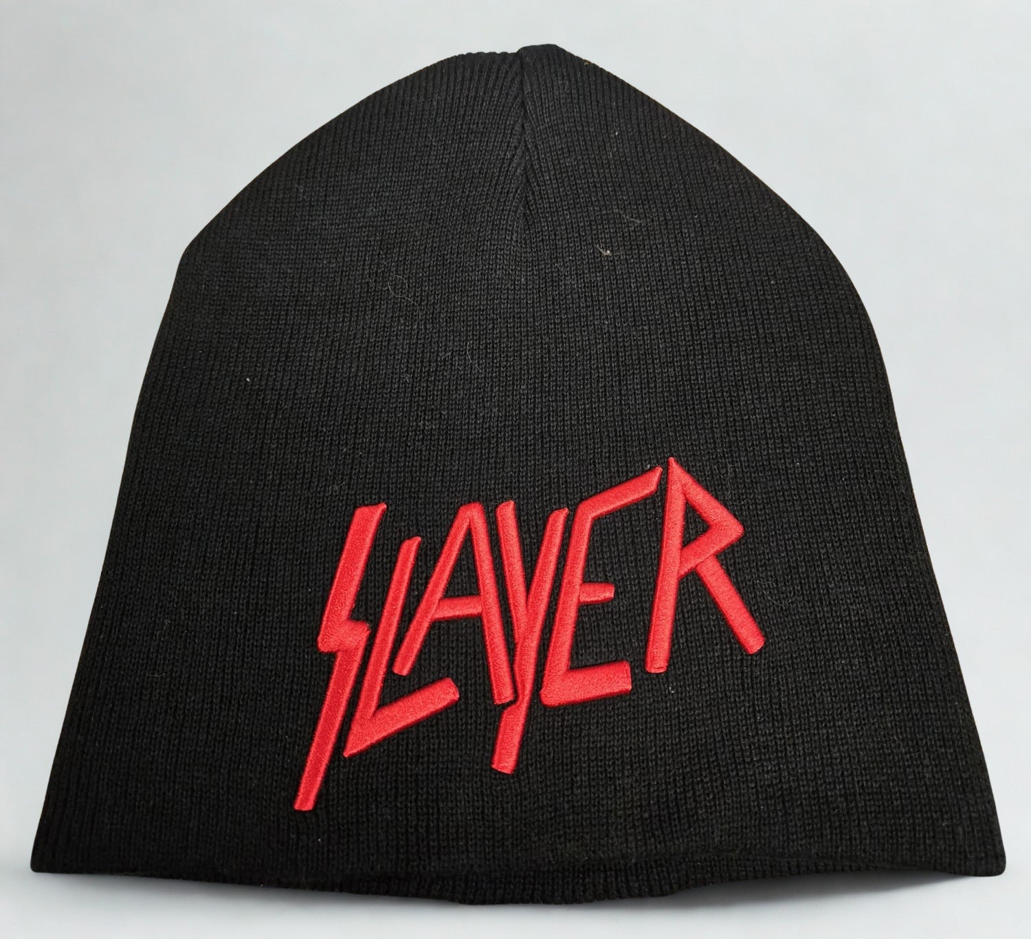 Black beanie with red 'SLAYER' logo on a light gray background