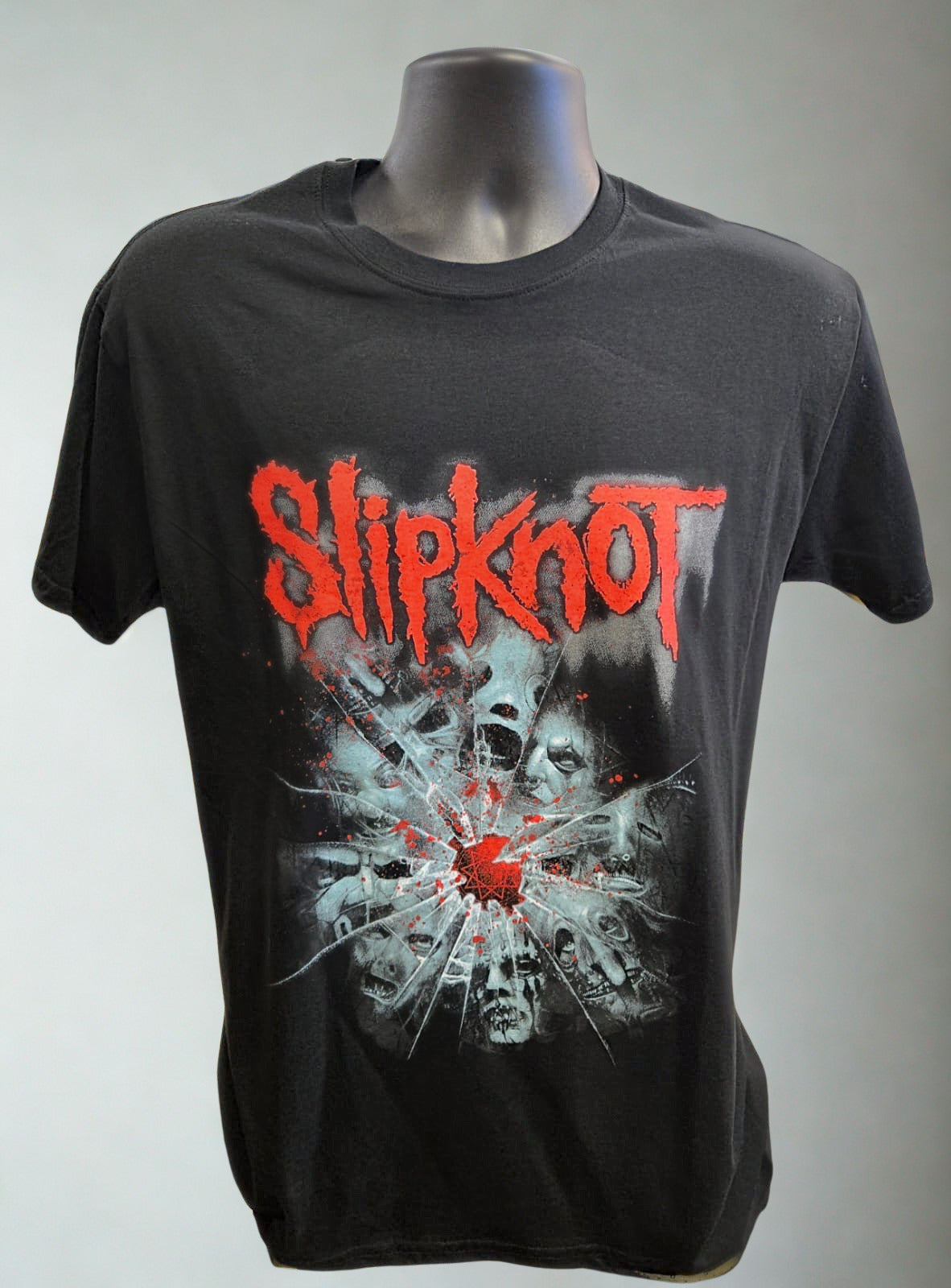 Black t-shirt with Slipknot logo and graphic design on a gray background